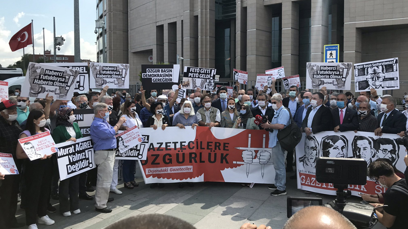 Gazetecilerin yargılandığı davada 3 tahliye